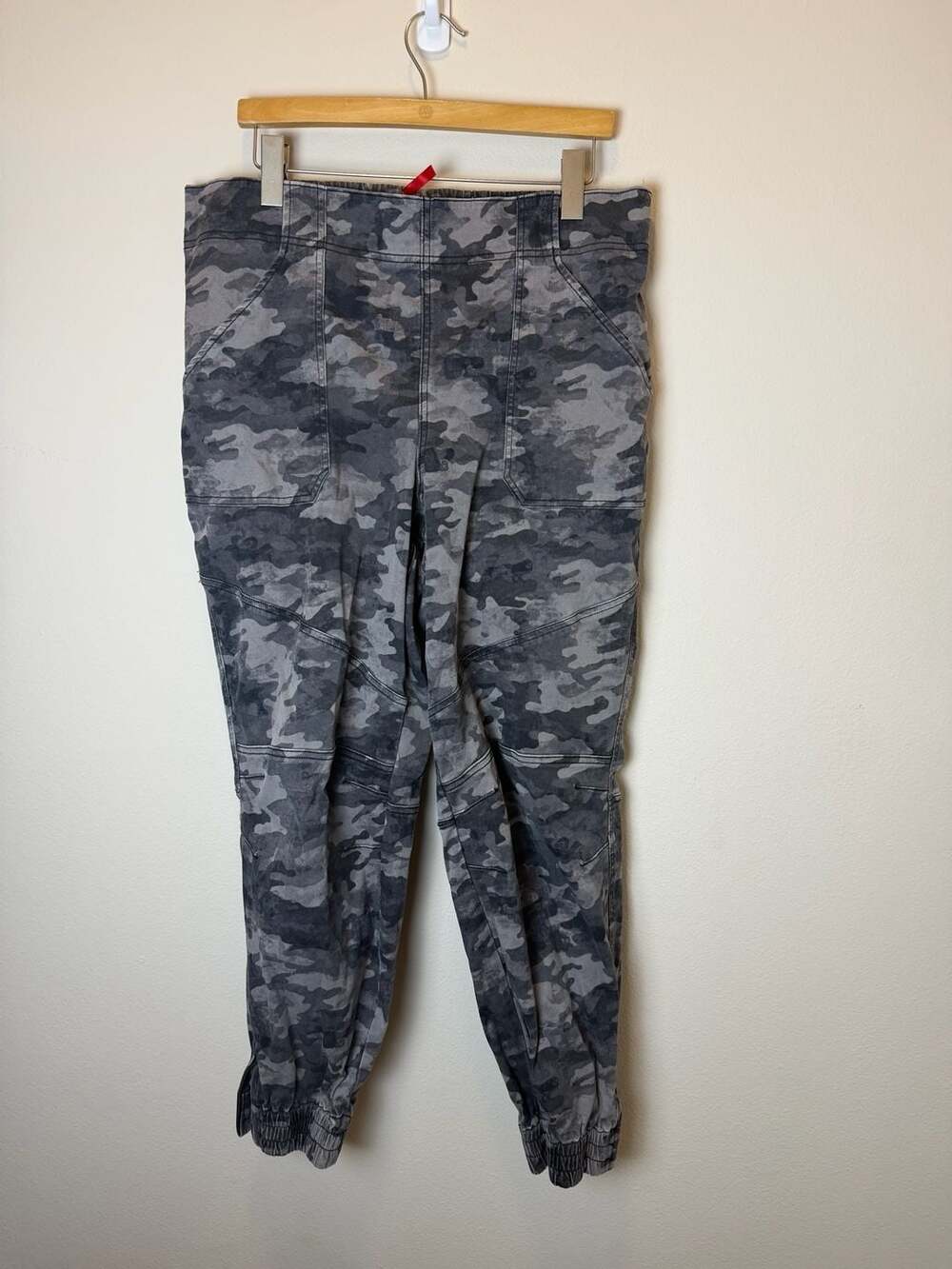 Spanx Stretch Twill Cargo Jogger Pants Size 2X Black Wash Camo